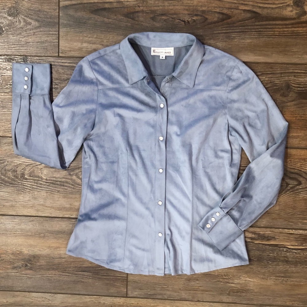 Like new! Suede-like snap blouse